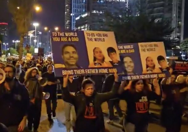 Radio Jai -Multitudinaria marcha repentina en Tel Aviv: "No hay victoria sin el regreso de los rehenes"