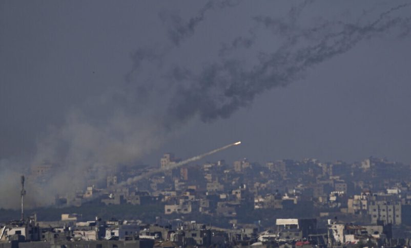Radio Jai -Hamás violó el alto el fuego: Más de 50 cohetes disparados desde Gaza hacia el sur de Israel