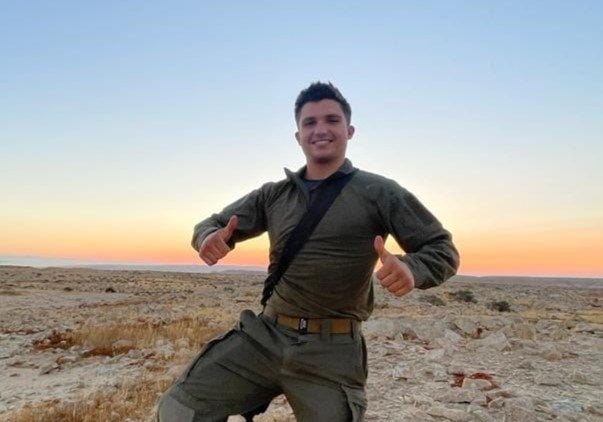 Radio Jai -La particular historia del soldado Uriah Bayer, caído en batalla hoy