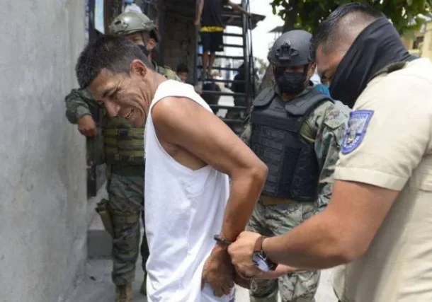 Noboa enfrenta a narcoterroristas en medio de caos y corrupción