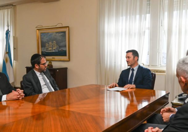 Radio Jai- Encuentro institucional con el ministro de Defensa de la Nación