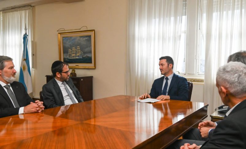 Radio Jai- Encuentro institucional con el ministro de Defensa de la Nación