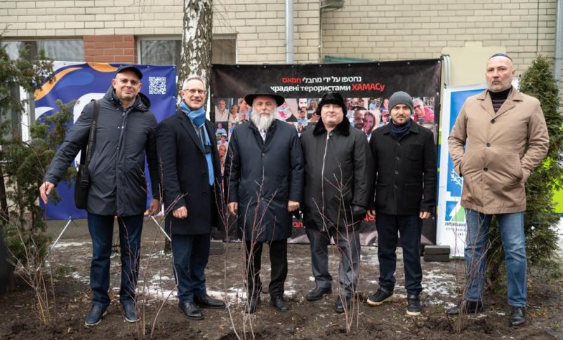 Radio Jai-En Kiev plantaron el "jardín de la esperanza" para los secuestrados en Gaza