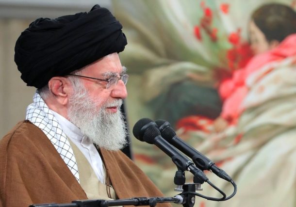 Radio Jai: En un tuit en hebreo, Jamenei dice que los crímenes de la 'entidad sionista' serán recordados después de que sea borrada de la tierra