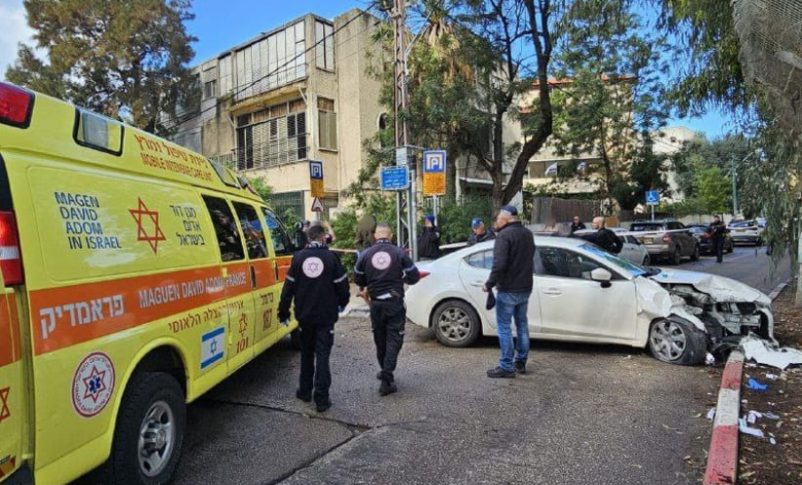Radio Jai: Soldado de las FDI gravemente herido en Haifa embestido por un terrorista con un hacha