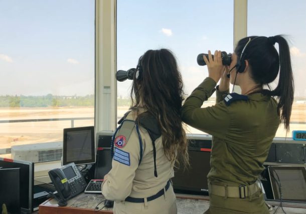 Radio Jai:Cohete de Hezbolá ataca base de control aéreo israelí en el norte, confirman las FDI