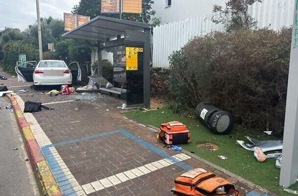 Radio Jai:14 israelíes heridos en ataque terrorista en Ra'anana