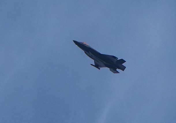 Radio Jai:Aviones de la IAF sobre el Líbano armados con "bombas más pesadas para objetivos más distantes"