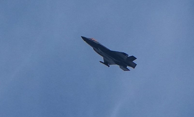 Radio Jai:Aviones de la IAF sobre el Líbano armados con "bombas más pesadas para objetivos más distantes"