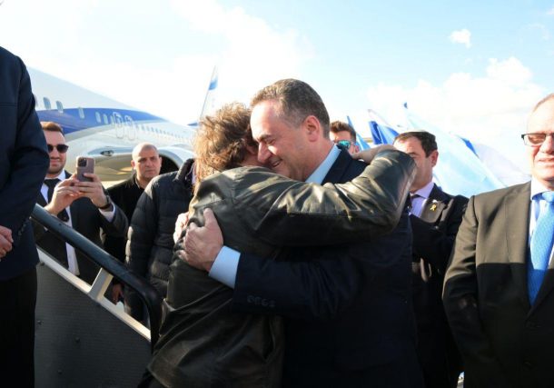 Radio Jai: Milei arriba a Israel y reitera su compromiso de trasladar la embajada a Jerusalén