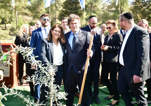 Radio Jai- Javier Milei; Presidente de Argentina, plantó un árbol junto al Keren Kayemet en Israel