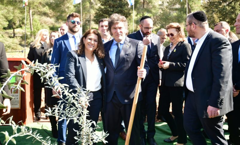 Radio Jai- Javier Milei; Presidente de Argentina, plantó un árbol junto al Keren Kayemet en Israel
