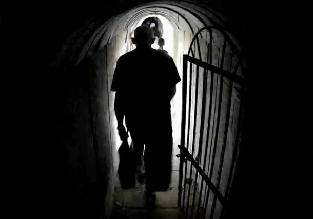 Radio Jai: Las FDI transmiten imágenes del líder de Hamas, Sinwar, en el túnel de Gaza: "La caza no se detendrá"