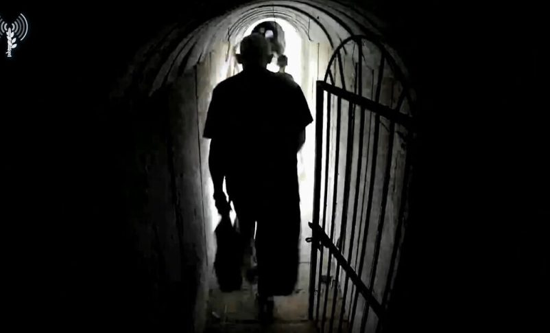Radio Jai: Las FDI transmiten imágenes del líder de Hamas, Sinwar, en el túnel de Gaza: "La caza no se detendrá"