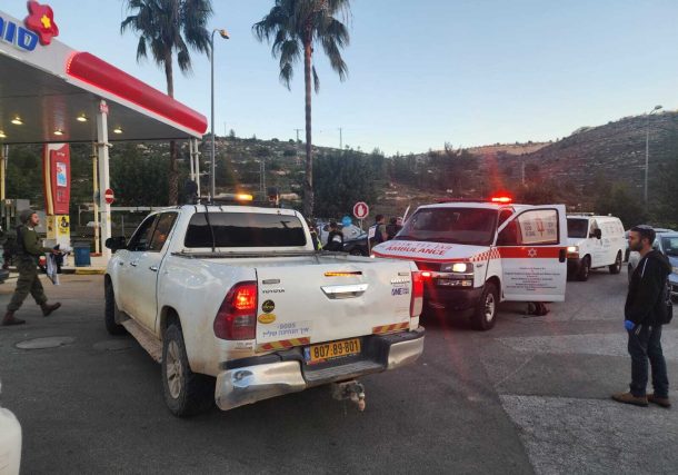 Radio Jai: Dos muertos en tiroteo terrorista cerca del asentamiento Eli en Cisjordania; disparo de pistolero