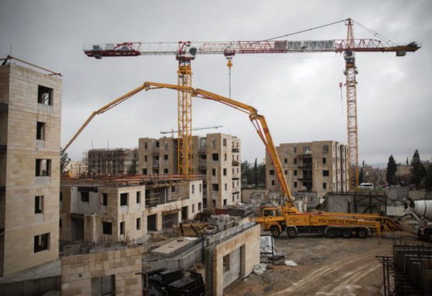 Radio Jai:Israel traerá 65.000 trabajadores extranjeros para reemplazar a los palestinos