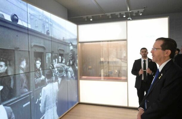Radio Jai-El odio que causó el Holocausto no debe volver a florecer, dice Herzog en el Museo del Holocausto de Ámsterdam
