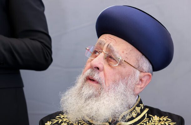 Radio Jai-El Gran Rabino Sefardí dice que los ultraortodoxos abandonarán el país si se ven obligados a unirse al ejército