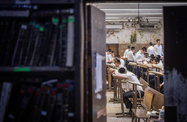 Radio Jai: El gobierno busca una extensión de última hora del Tribunal Superior para evitar el servicio militar obligatorio jaredí