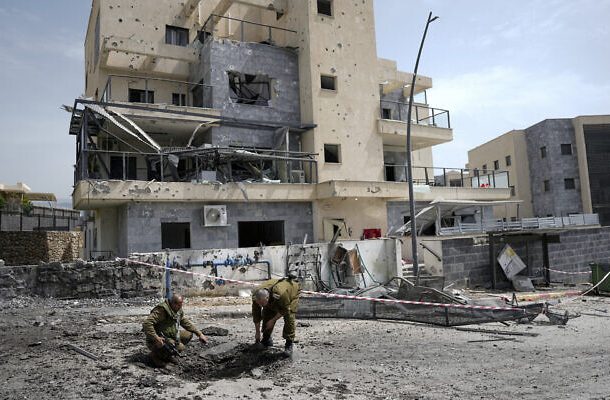 Radio Jai: Un hombre muere en un bombardeo de Hezbolá en Kiryat Shmona tras un ataque israelí mortal en el Líbano