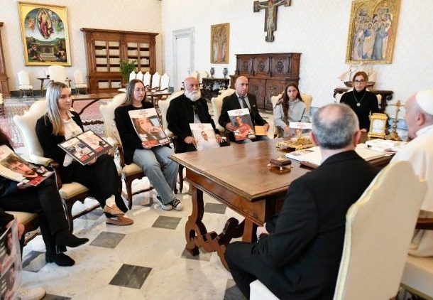Radio Jai: El Papa recibe en el Vaticano a familias de rehenes israelíes