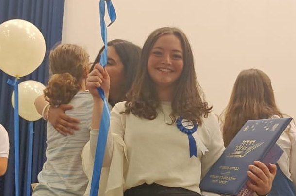 Radio Jai-Segundo lugar en el concurso bíblico de Jerusalem: "La perseverancia y el estudio te pueden llevar muy lejos" - Abril Cortez