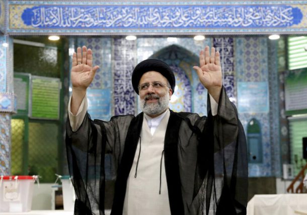Radio Jai: Un Irán que complica y ataca a Israel pero que cuyo presidente se traslada en un helicóptero de 45 años de antigüedad y de origen americano