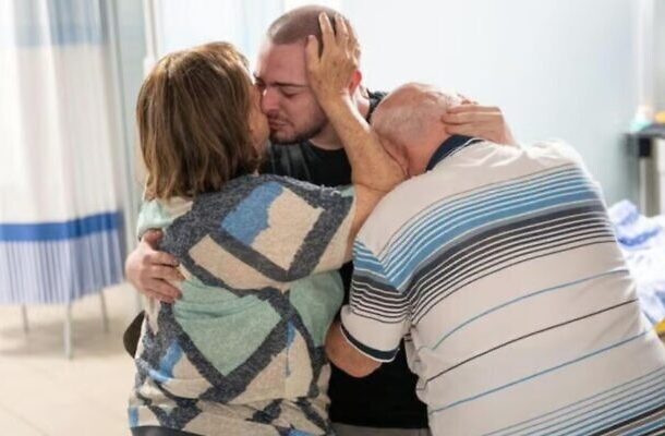 Radio Jai: El padre del rehén Almog Meir Jan murió horas antes del rescate de su hijo: "Murió de pena"