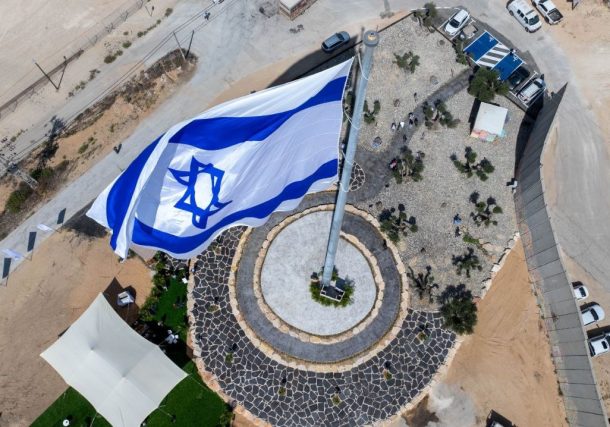 RADIO JAI: La bandera más grande de Israel: por las víctimas