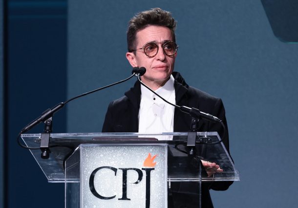 Rusia condena a la escritora judía Masha Gessen a prisión en ausencia por sus comentarios sobre la guerra de Ucrania