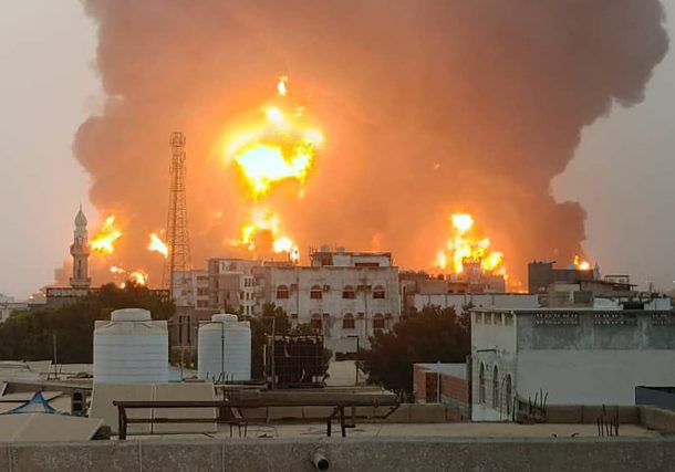 Radio Jai-Israel ataca depósito de combustible y otras instalaciones en el puerto de Hodeida en Yemen