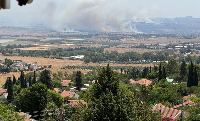 Radio Jai:Ataque ininterrumpido: Hezbollah dice que lanzó más de 200 cohetes y 20 drones hacia el norte de Israel