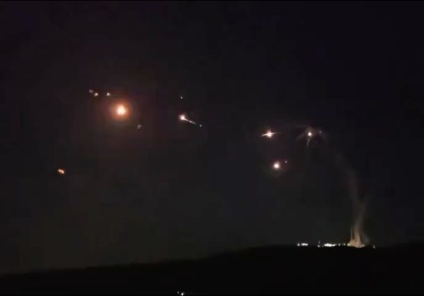 Radio Jai:80 cohetes impactan el norte de Israel mientras las FDI atacan sitios vinculados al grupo terrorista en el Líbano