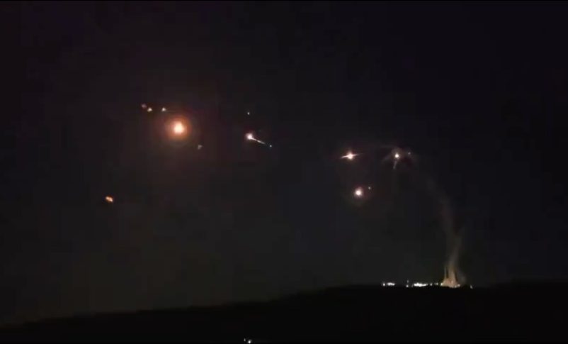 Radio Jai:80 cohetes impactan el norte de Israel mientras las FDI atacan sitios vinculados al grupo terrorista en el Líbano