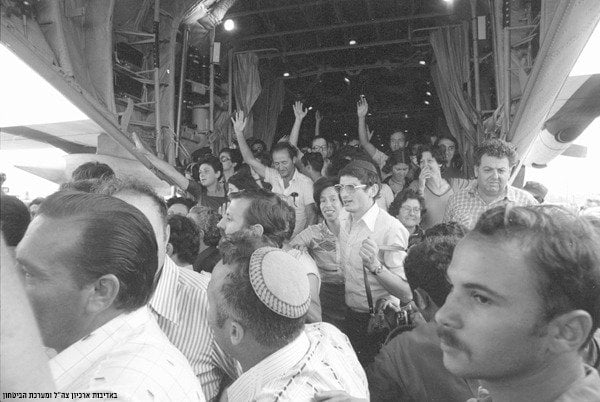 Radio Jai: Operación Entebbe relatado por el ex jefe del Mossad
