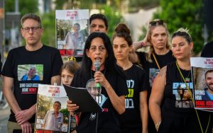 Radio Jai: "Podrían haberse salvado": familiares de rehenes muertos que regresaron expresan profunda frustración
