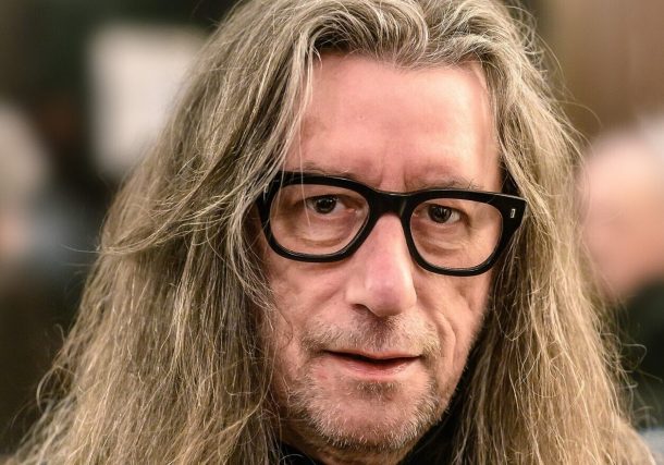 Radio Jai: Asociación Judía Europea inicia acciones contra el escritor Herman Brusselmans tras una columna en revista Humo