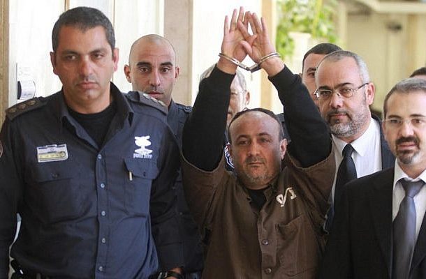 Radio Jai: Hamás exige la liberación de Marwan Barghouti en la primera etapa del acuerdo de rehenes