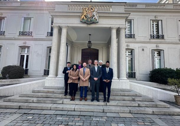 Radio Jai-Desayuno interreligioso en la embajada de Gran Bretaña en Chile