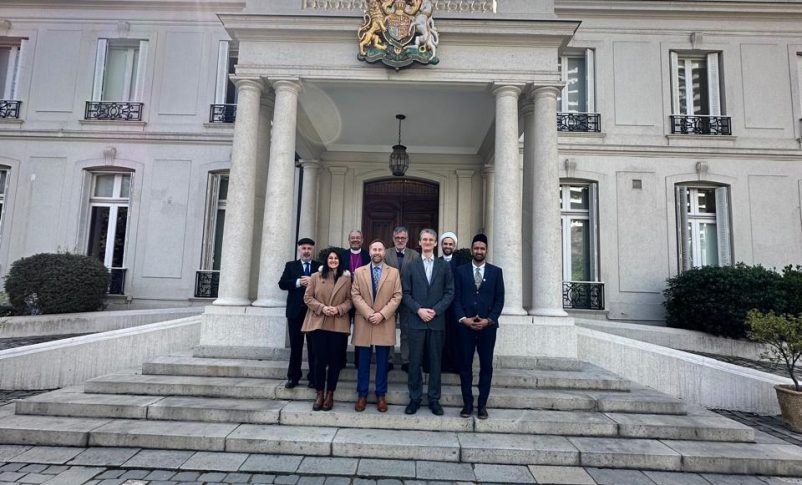 Radio Jai-Desayuno interreligioso en la embajada de Gran Bretaña en Chile