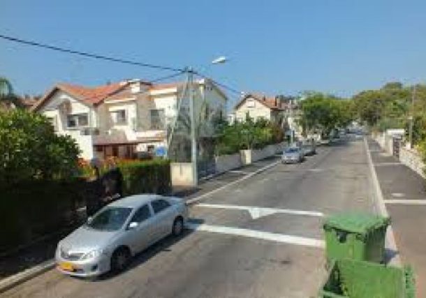 Radio Jai-Entre la playa y los misiles: cómo se vive en Kiryat Bialik - Gabriel Knoblovits