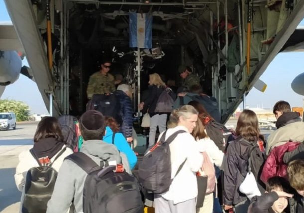 Radio Jai-Operativo 'Regreso Seguro desde Israel': Apoyo Psicológico para Repatriados en el 17º Congreso Argentino