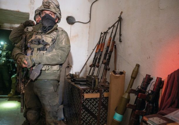 Radio Jai-Bajo una aldea fronteriza libanesa, las FDI encuentran una enorme base de Hezbollah preparada para la invasión