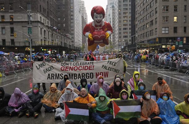 Radio Jai-Arrestan a manifestantes antiisraelíes en el desfile de Acción de Gracias de Nueva York