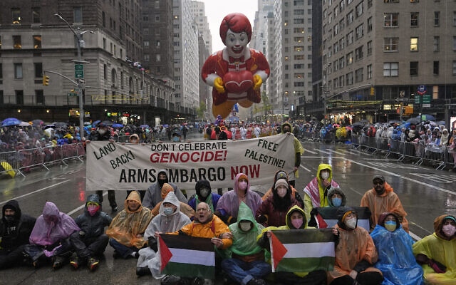 Radio Jai-Arrestan a manifestantes antiisraelíes en el desfile de Acción de Gracias de Nueva York