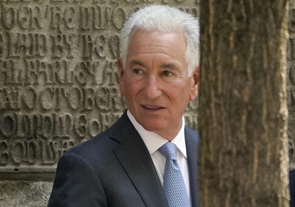 Radio Jai-Trump quiere a Charles Kushner, padre de su yerno, como embajador en Francia