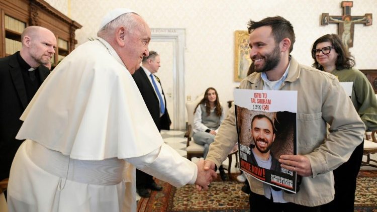 Radio Jai: El Papa Francisco se reunió con un grupo de rehenes israelíes liberados