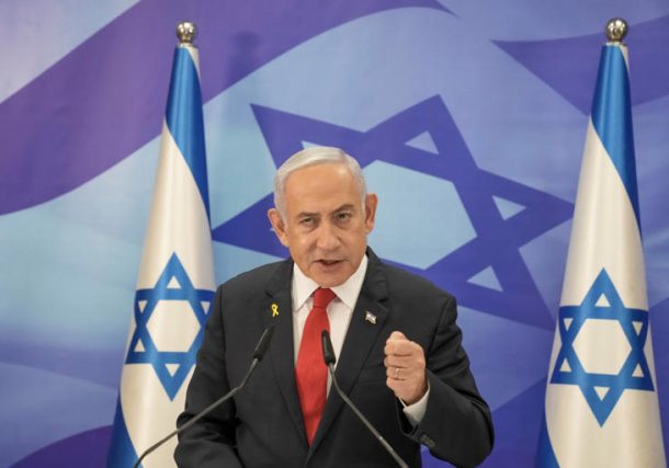Radio Jai-Netanyahu se alista para declarar en su prolongado juicio por corrupción en Israel