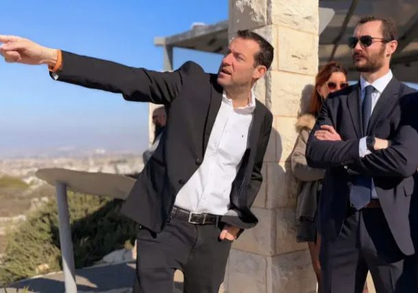 Radio Jai: El hijo del ex presidente francés Nicolas Sarközy visita Samaria
