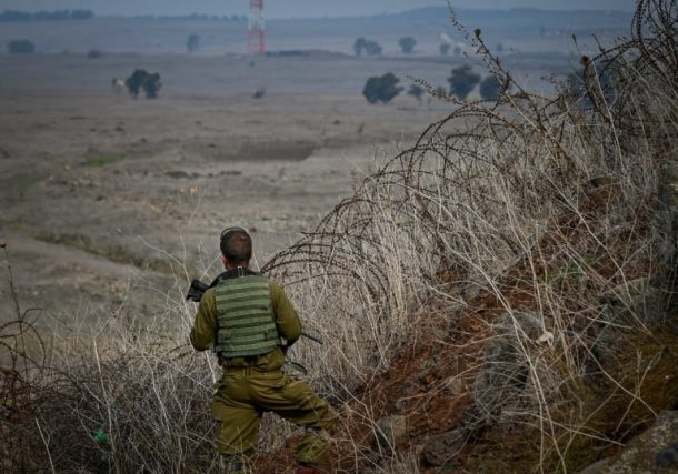 Radio Jai: Las FDI toman el control de la ciudad siria de Hermon y atacan una fábrica de armas químicas